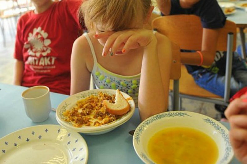 Родители из регионов жалуются на плохое школьное питание
