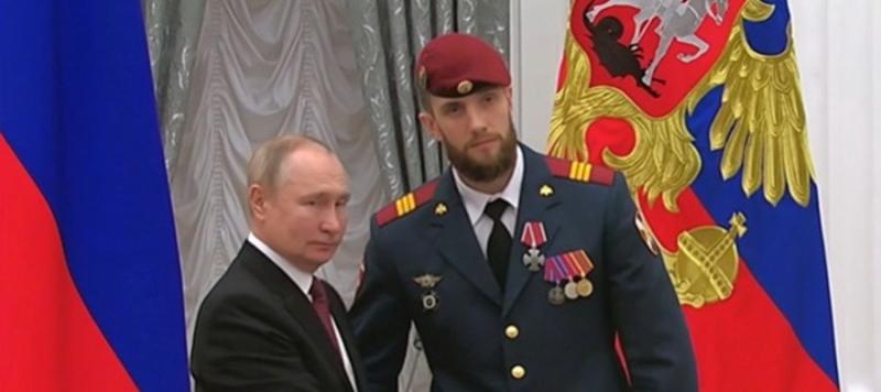 Президент России Владимир Путин вручил государственную награду военнослужащему спецназа Росгвардии